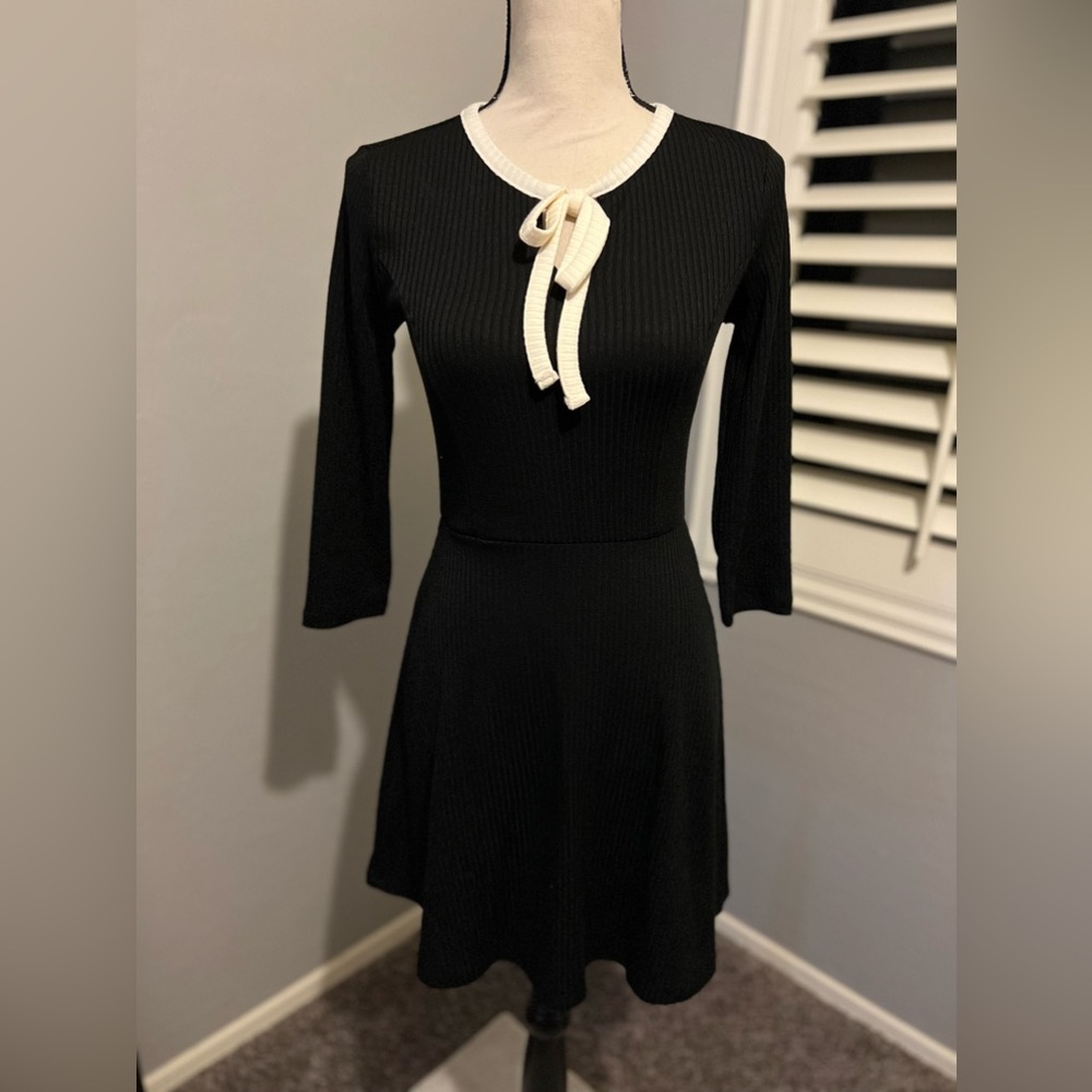 Forever 21 Black and White 3/4 Sleeves Knit Dress